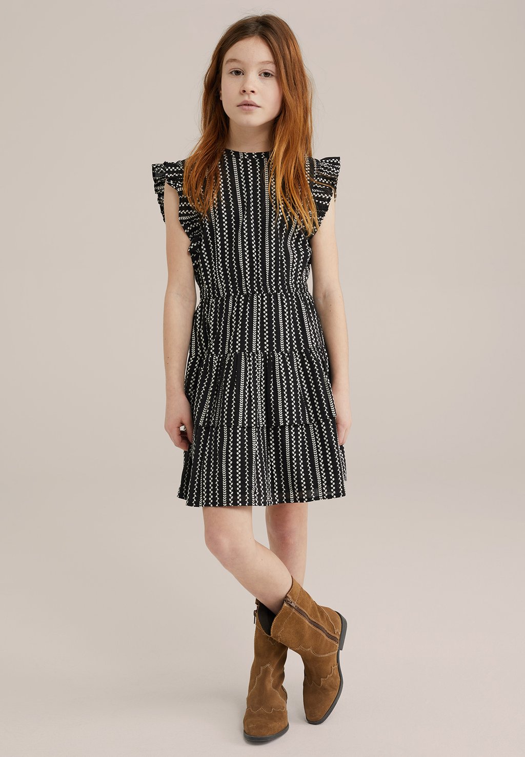

Повседневное платье WE Fashion, черный