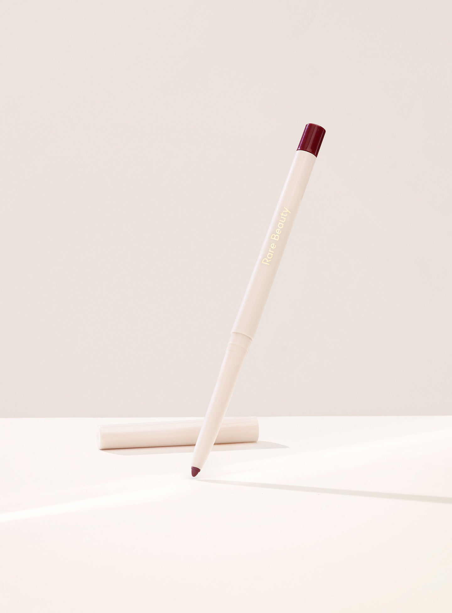 

Стойкая гелевая подводка для глаз Perfect Strokes Rare Beauty, цвет compassion/burgundy, 0.25 гр