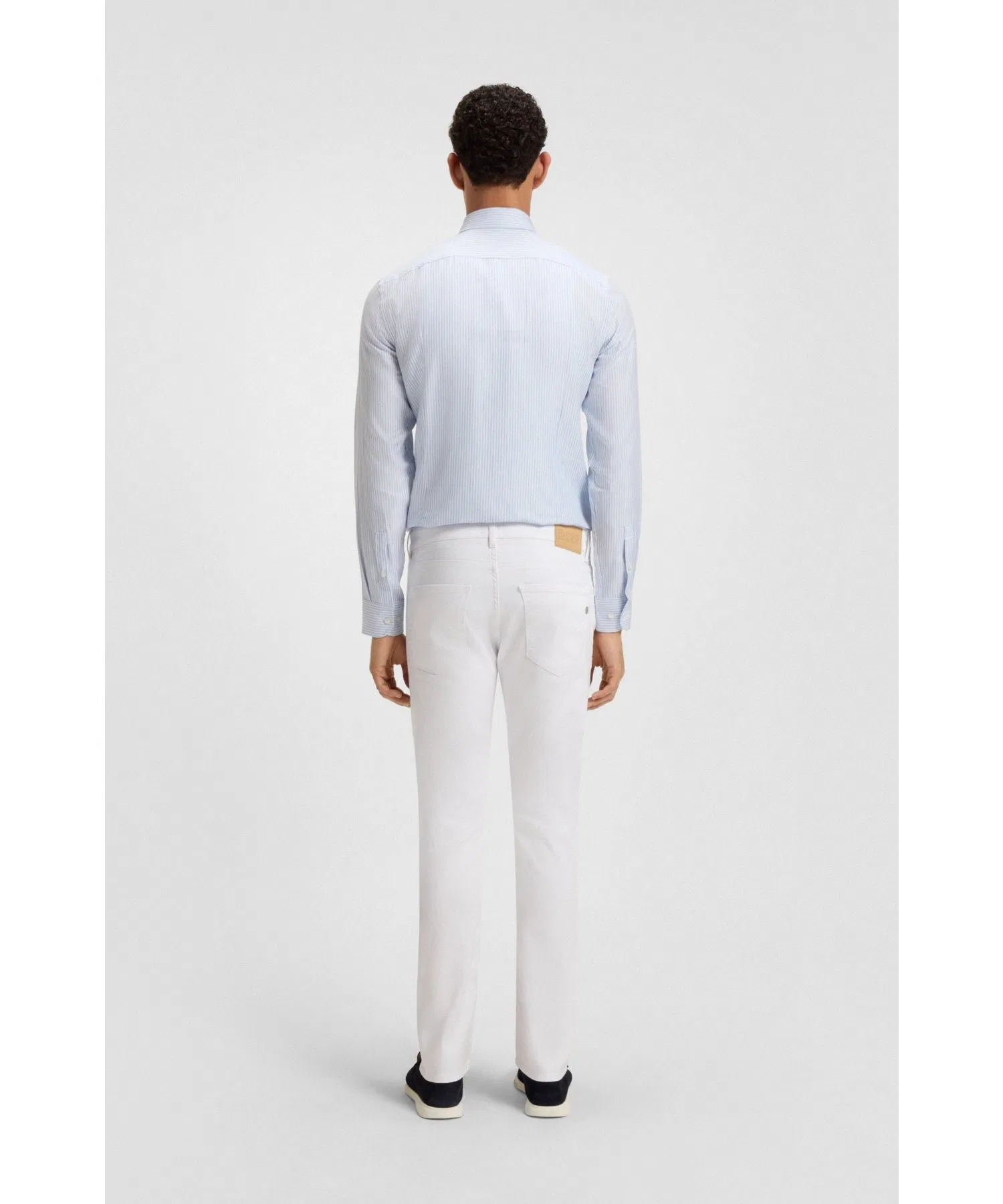 Джинсы Delaware Slim Fit, белые, из эластичного денима. — фото 3
