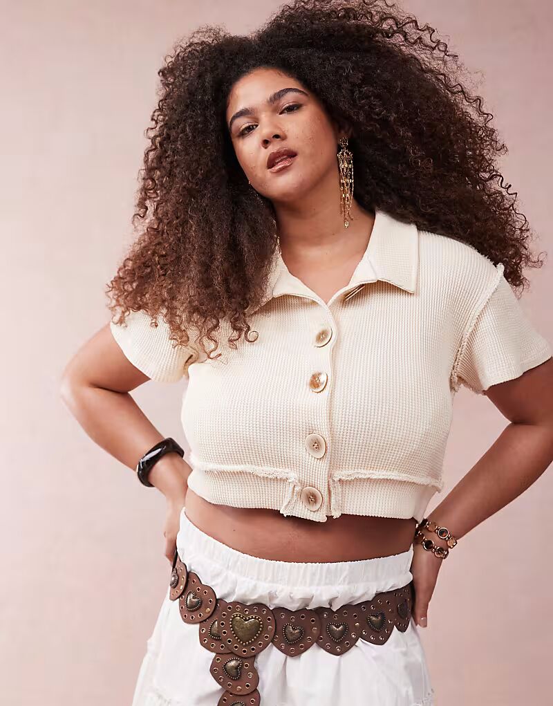

Укороченная вафельная рубашка ASOS DESIGN Curve кремового цвета с застежкой на пуговицы