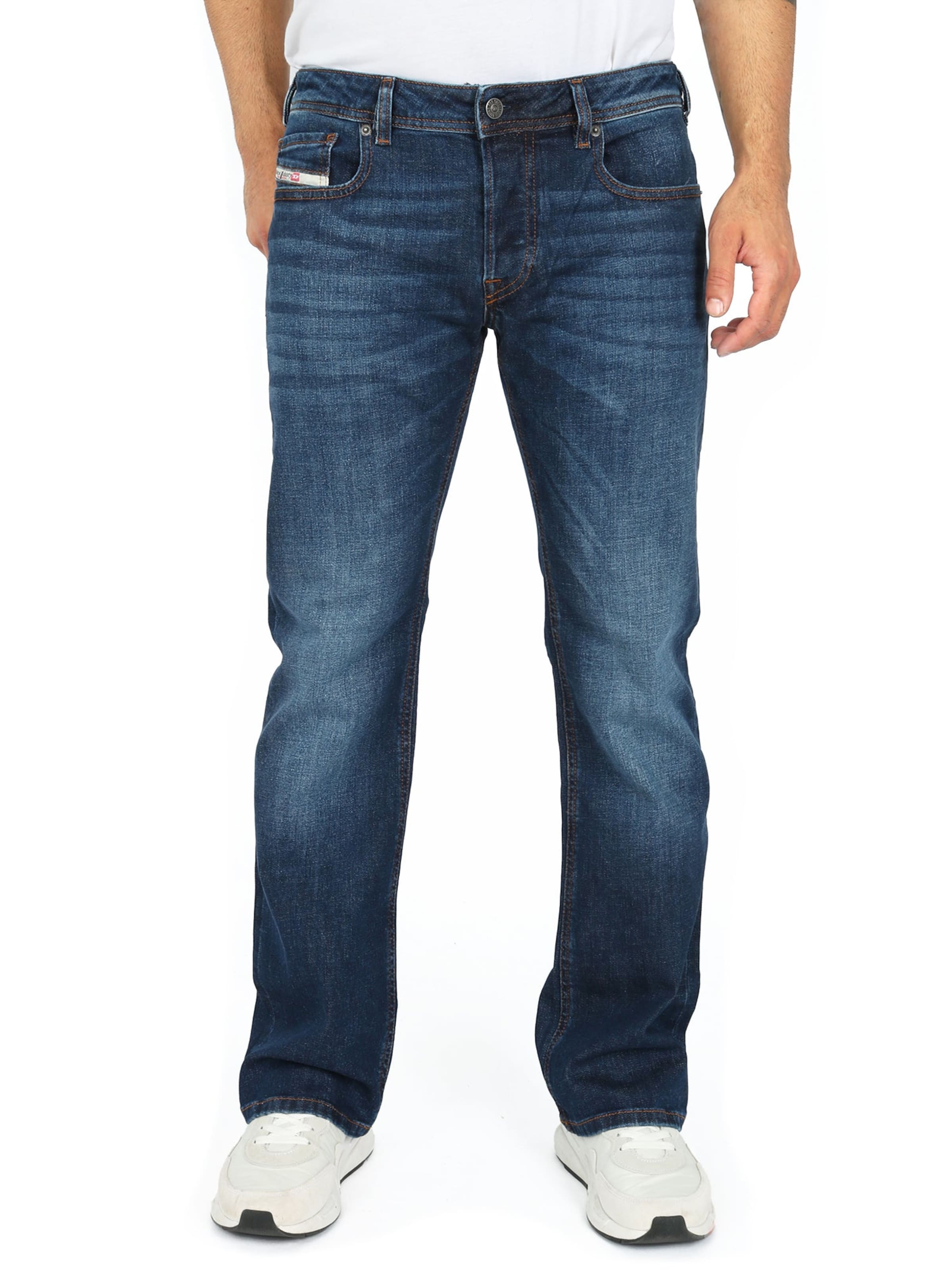 DIESEL Джинсы Boot cut 'ZATINY-X R860L' в темно-синем цвете — фото 2