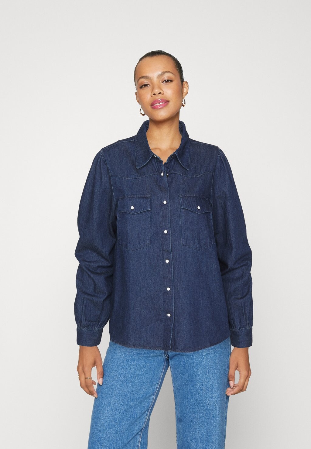

Блузка ONLY ONLINETTE SHIRT, цвет dark blue denim