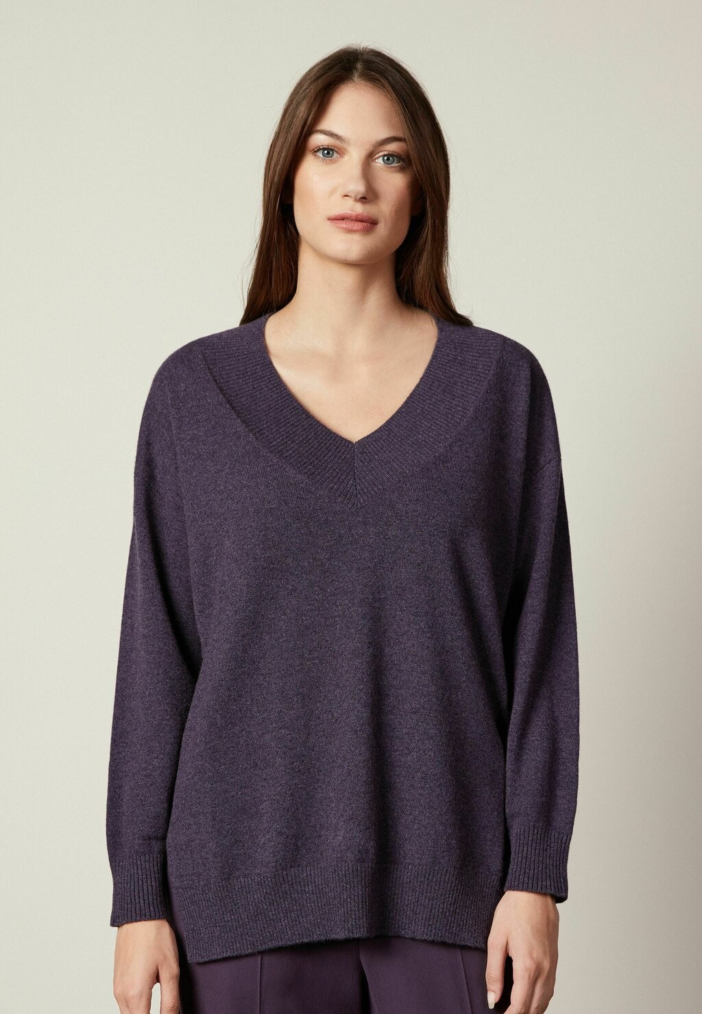 

Джемпер ULTRASOFT V-NECK Falconeri, темно-фиолетовый