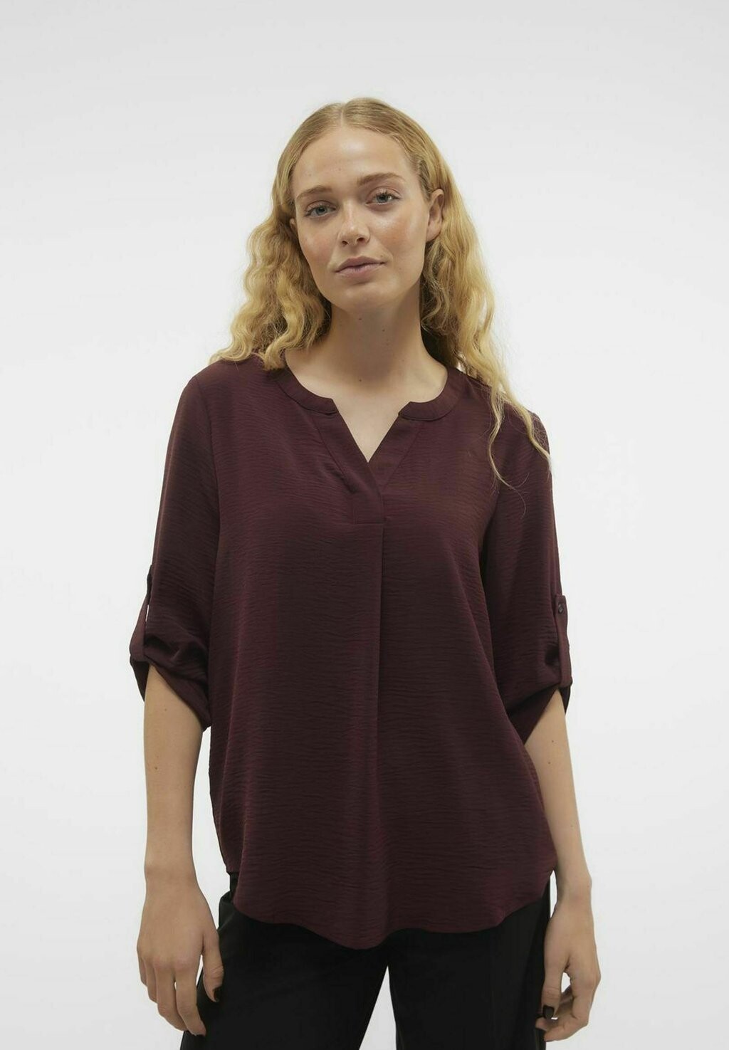 

Блузка Vero Moda, цвет port royale