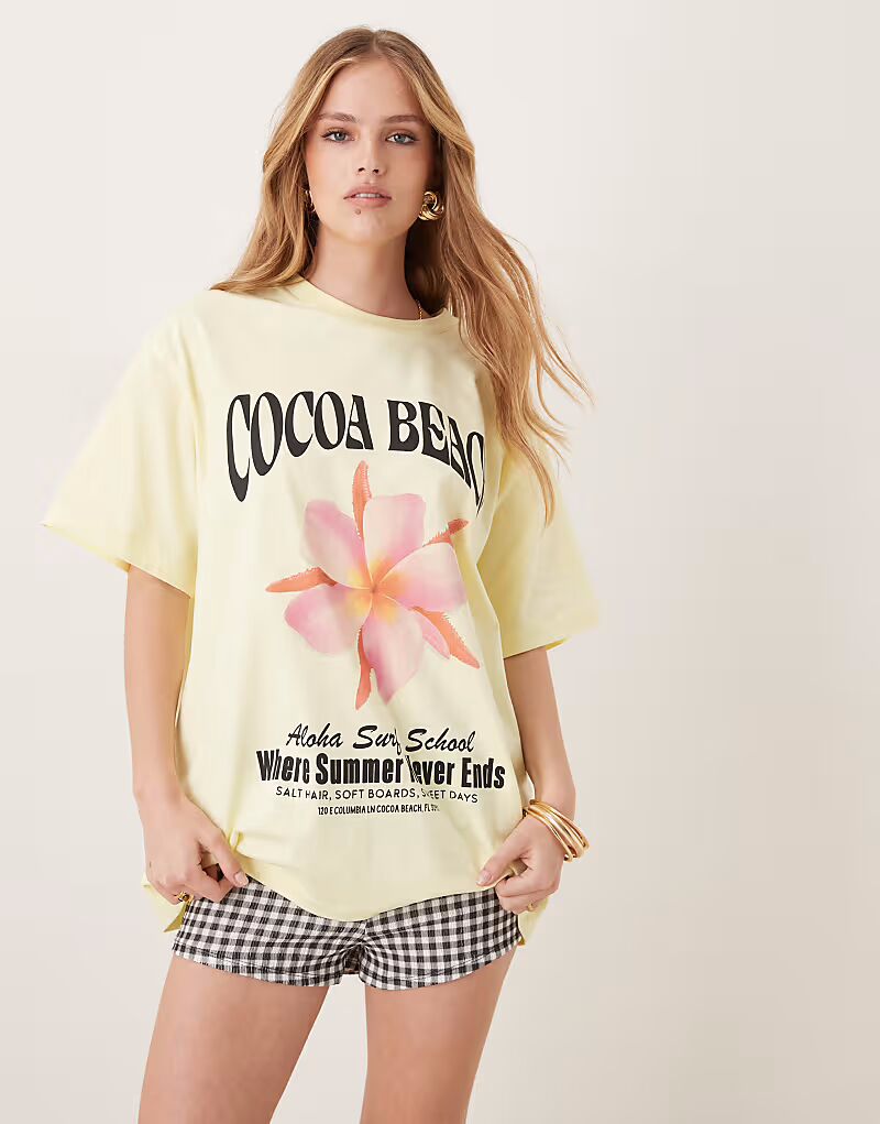 

Футболка ASOS DESIGN оверсайз с принтом пляжа какао желтого цвета