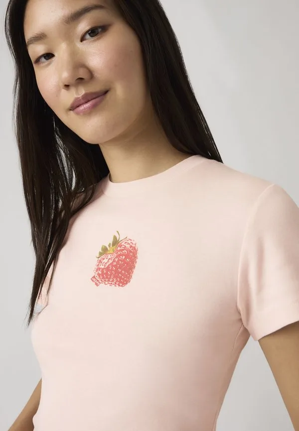 Базовая спортивная футболка с принтом Levi'S, Heart Strawberry Crystal Pink — фото 4