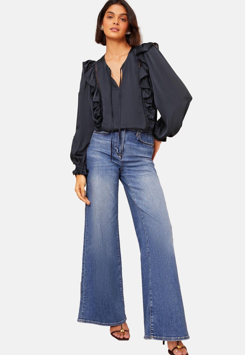 

Блуза PETITE FIT - LONG SLEEVE RUFFLE TRIM FRONT Friends Like These, синий