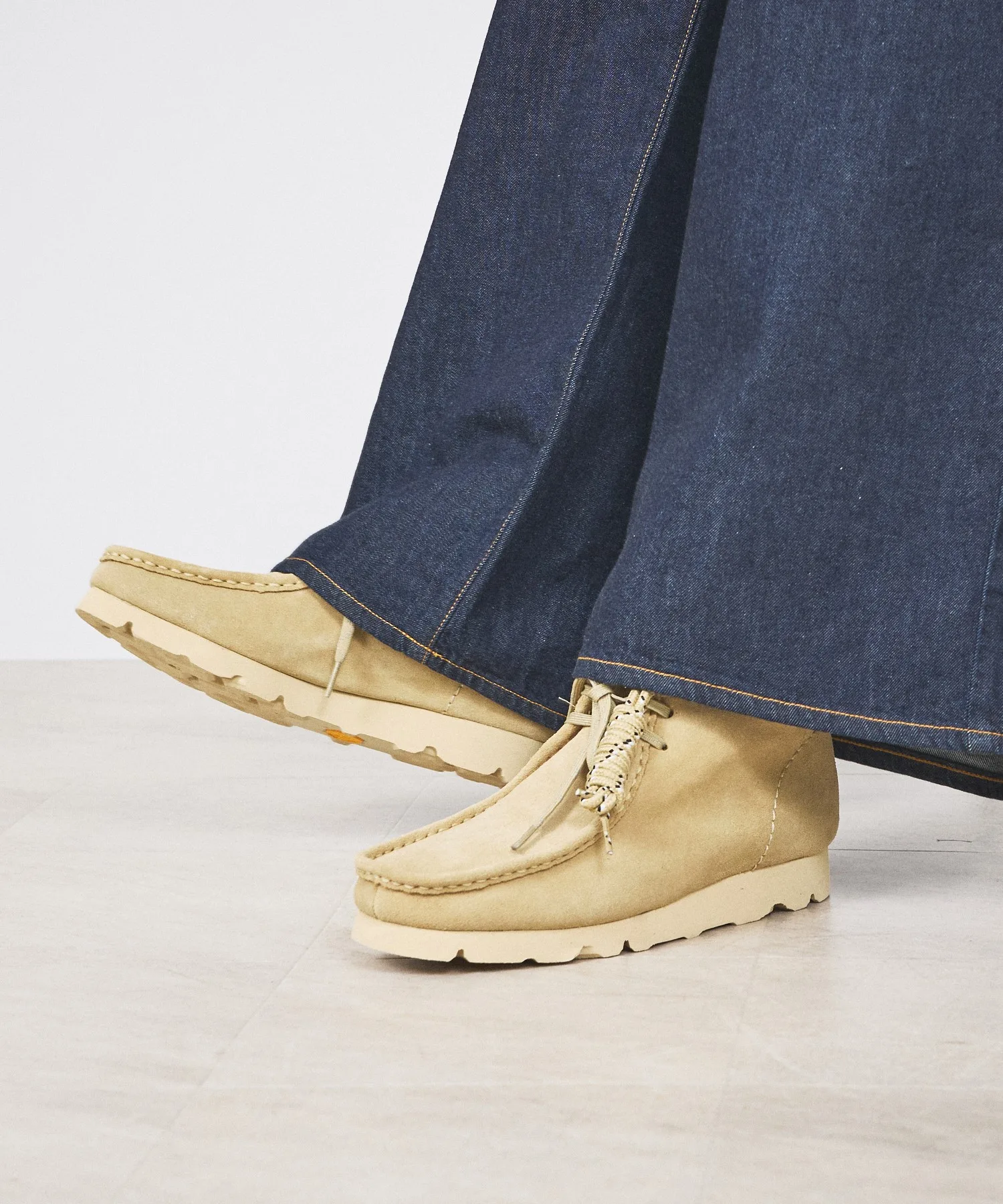 Унисекс ботинки Clarks Wallabee Boot GTX из замши бежевые