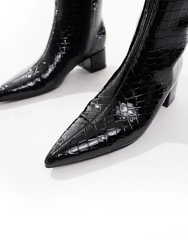 Сапоги Schuh Bridget на массивном каблуке из черной крокодиловой кожи — фото 4