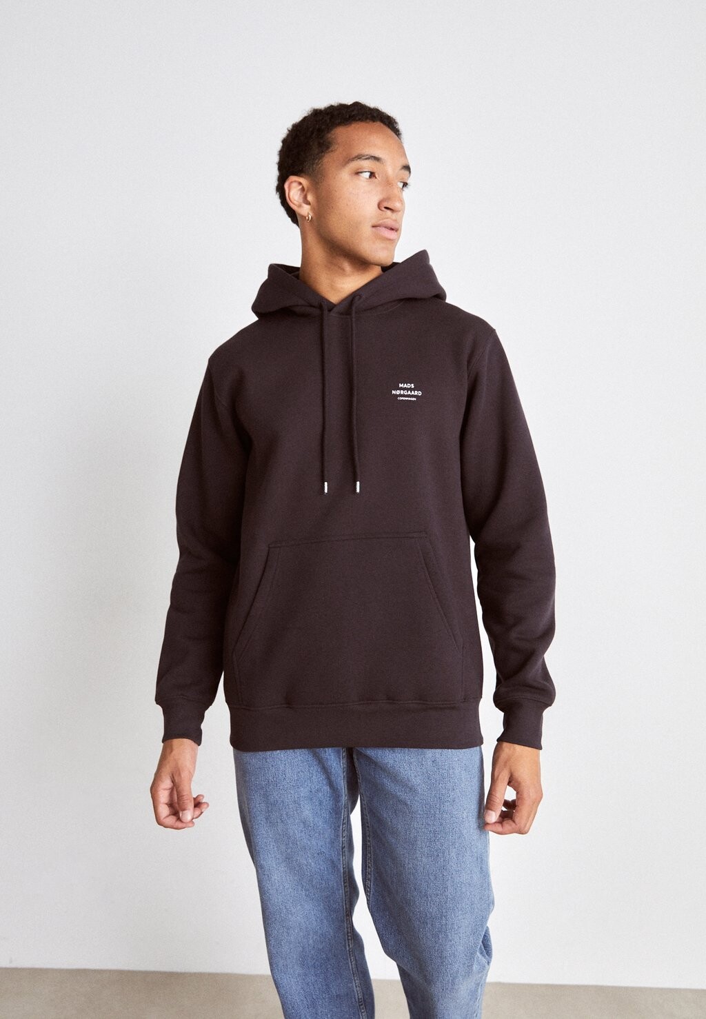 

Толстовка с глубоким колодцем STANDARD HOODIE LOGO Mads Nørgaard