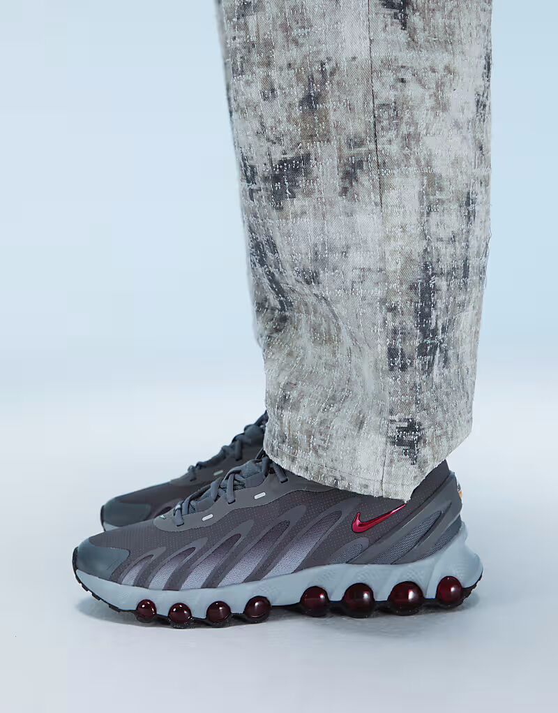 

Кроссовки Nike Air Max DN8 серого и красного цветов