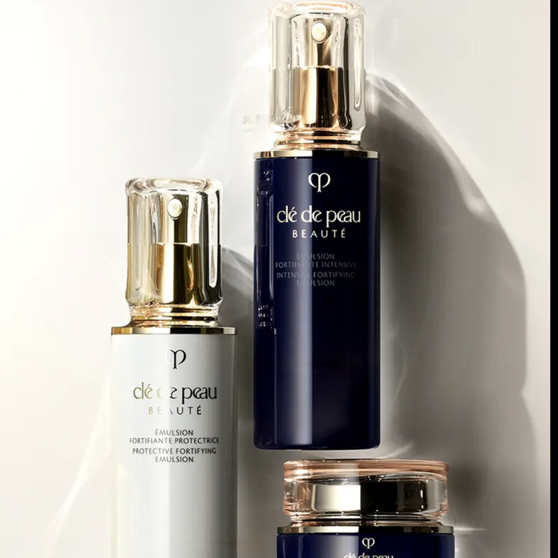 Набор для ухода за кожей Garnet Bead Vitalizes Daytime увлажняющий и питающий Clé De Peau Beauté — фото 4