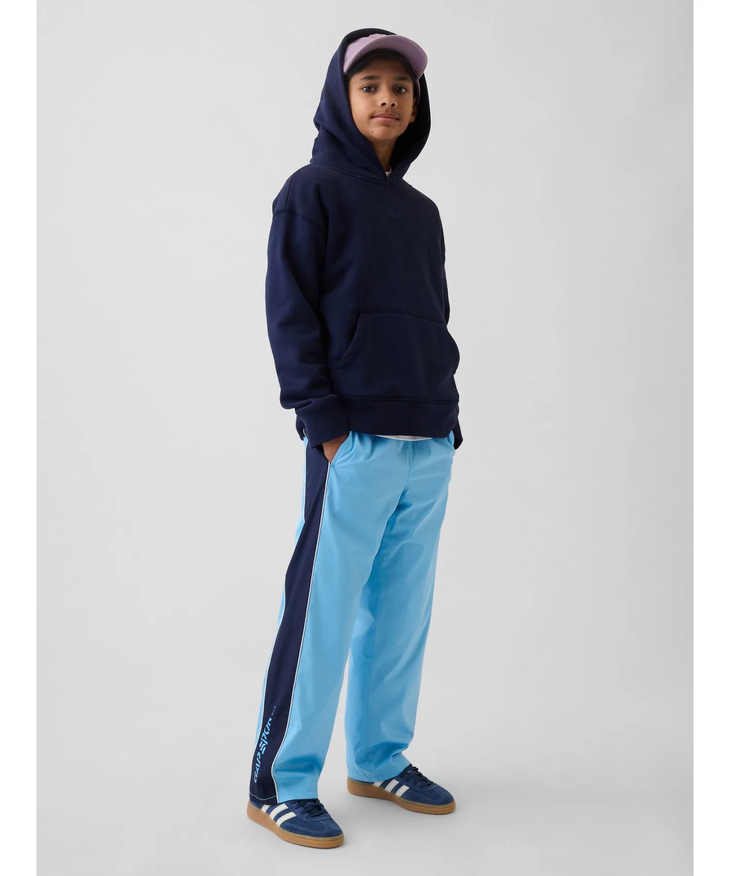 Детские брюки GAP Relaxed Fit с цветными блоками тёмно-синие — фото 2