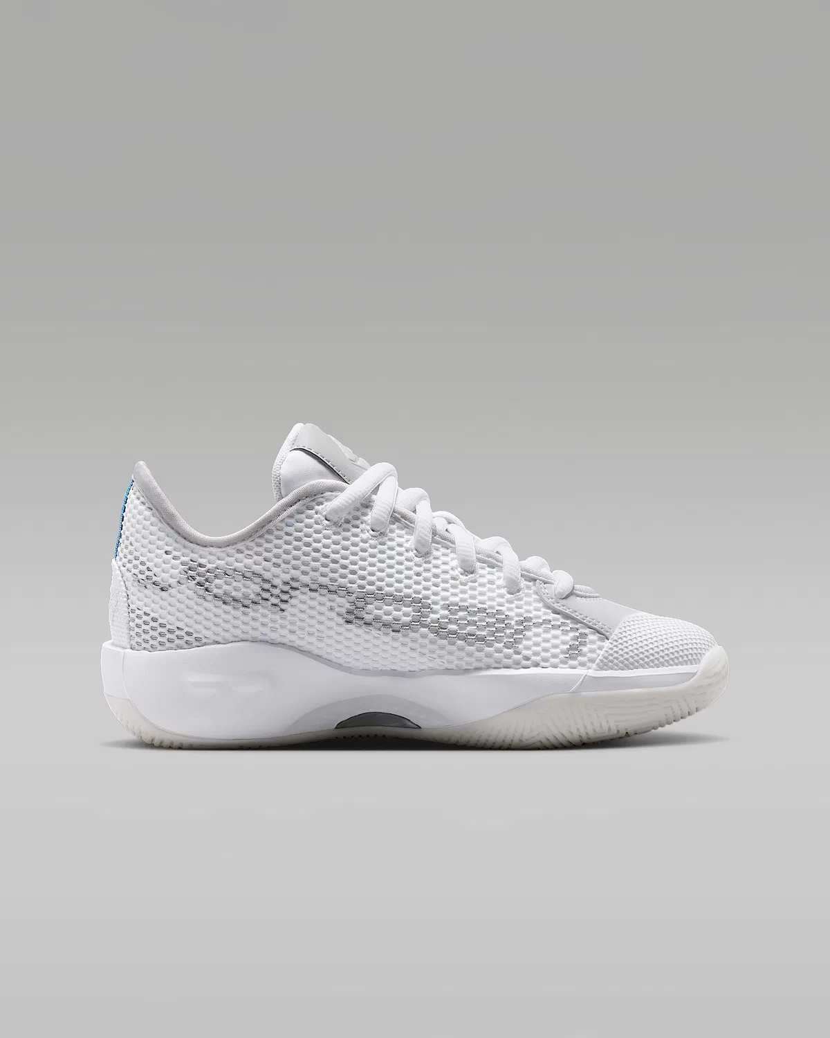 Детские баскетбольные кроссовки Luka 77 "Triple White", White/Metallic Silver/Photon Dust — фото 3