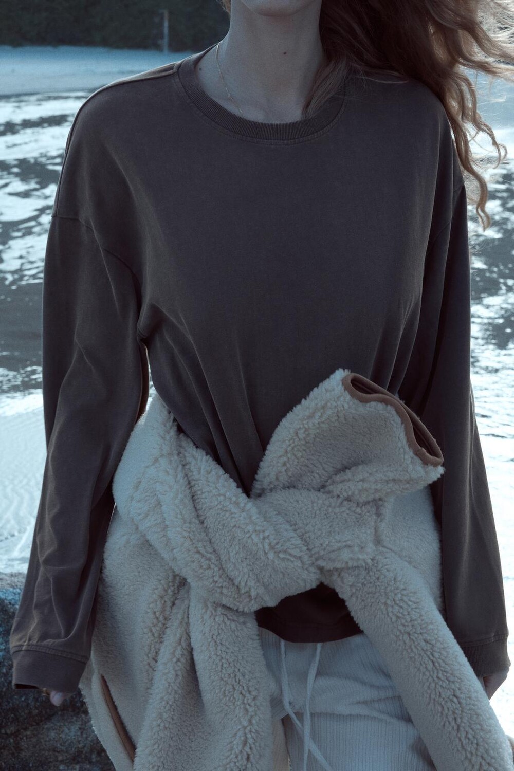 

Футболка с эффектом потертости и длинными рукавами ZARA, коричневый