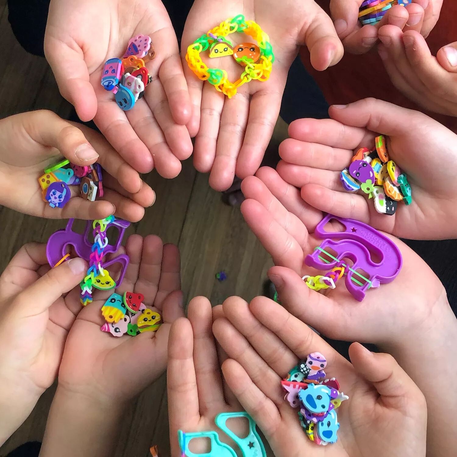 Комплект для изготовления мини-браслетов Rainbow Loom Loomi-Pals с Happy Loom Rainbow Loom — фото 4
