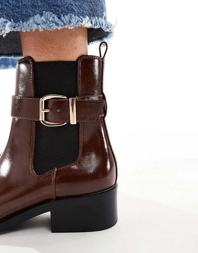 Коричневые ботинки челси на каблуке с пряжкой от Schuh Cadie — фото 3