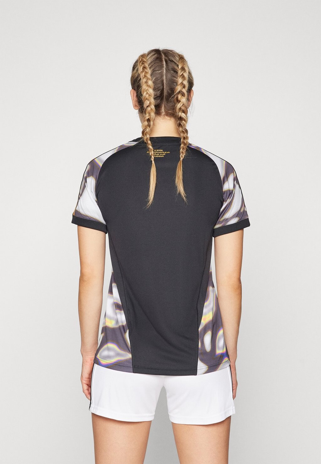

Спортивная футболка PRIDE adidas, черный