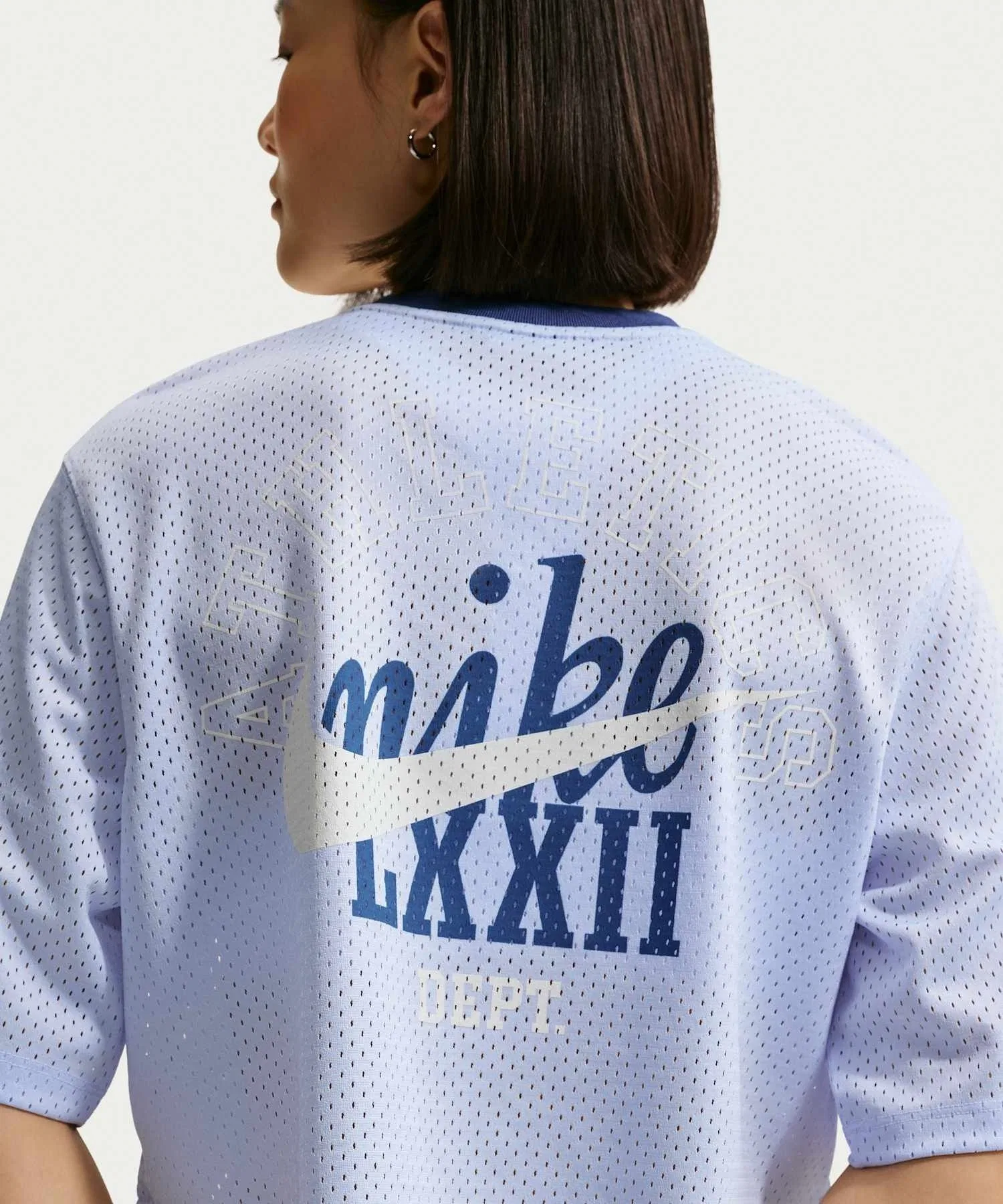 Женская укороченная футболка Nike Sportswear из сетки голубая — фото 2