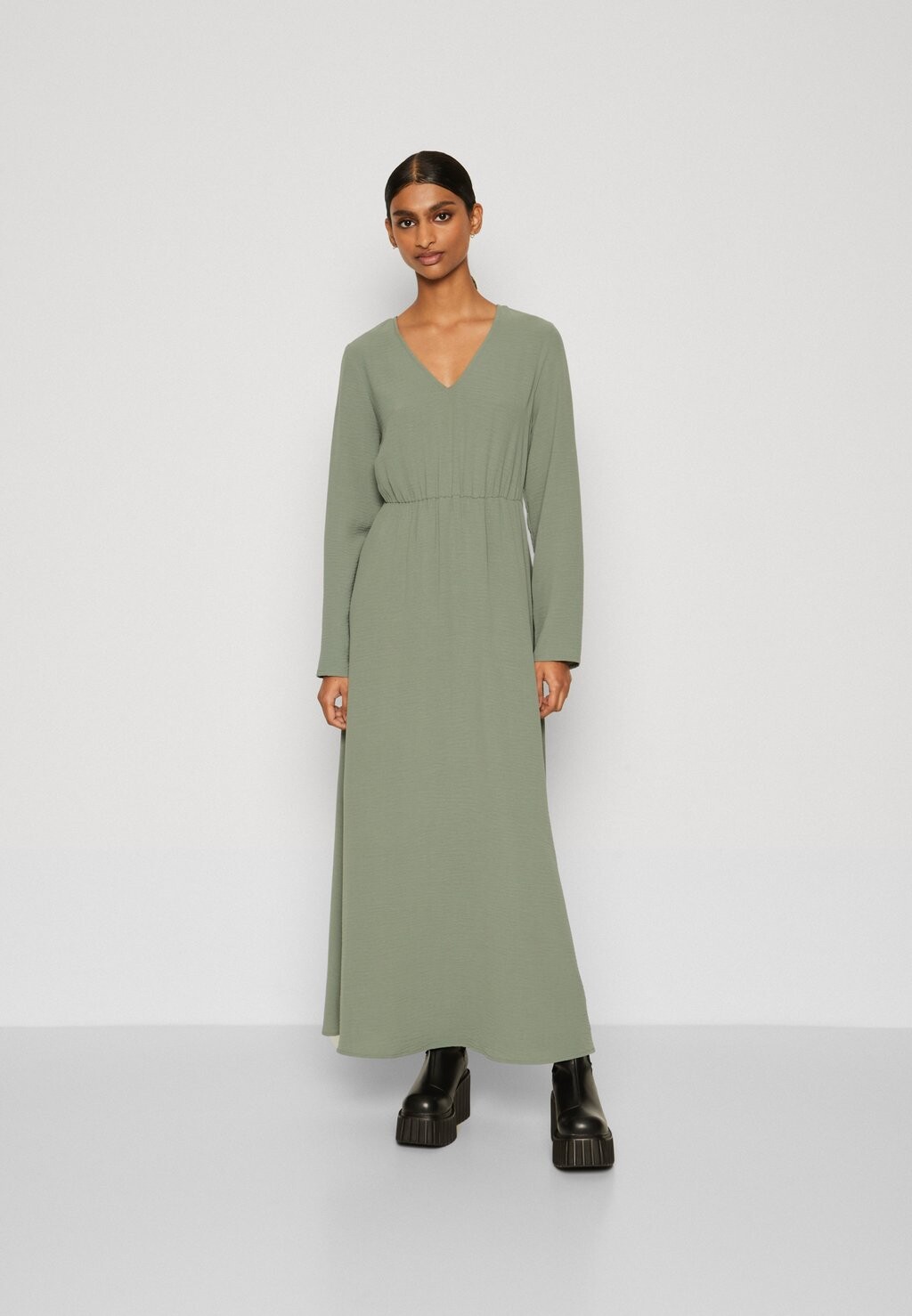 

Платье макси VMALVA V NECK DRESS Vero Moda Petite, цвет laurel wreath