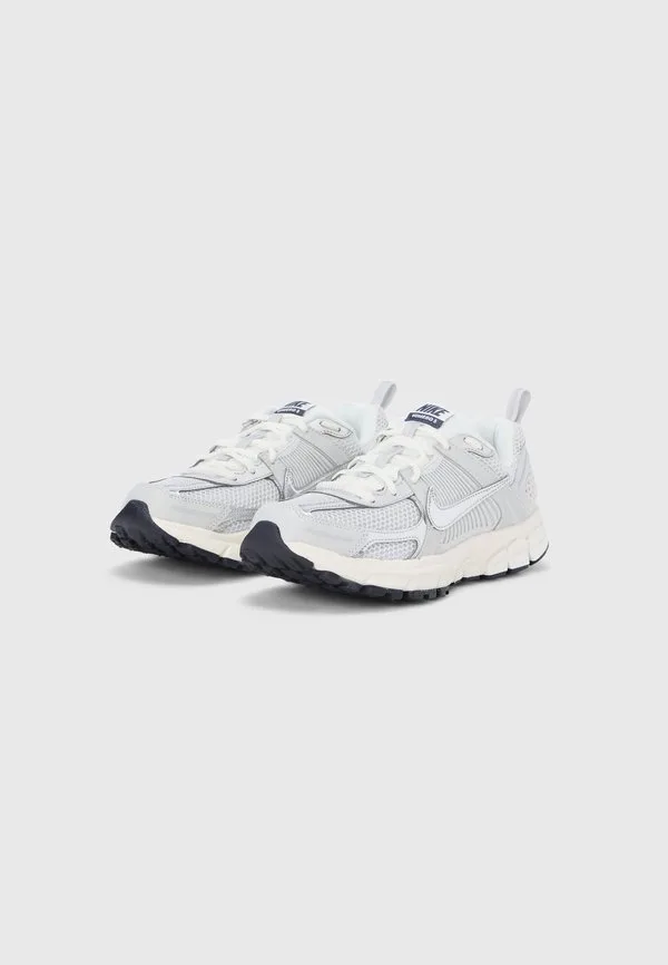 Кроссовки vomero 5 Nike Sportswear, Photon Dust/Chrome/Gridiron/Sail — фото 2