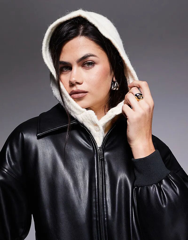 

Капюшон из потертой косичной вязки цвета экрю