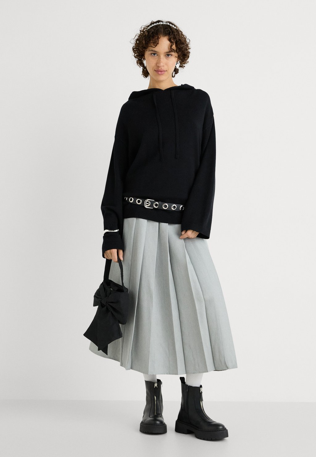 

Толстовка с капюшоном HOODIE Gina Tricot, черный