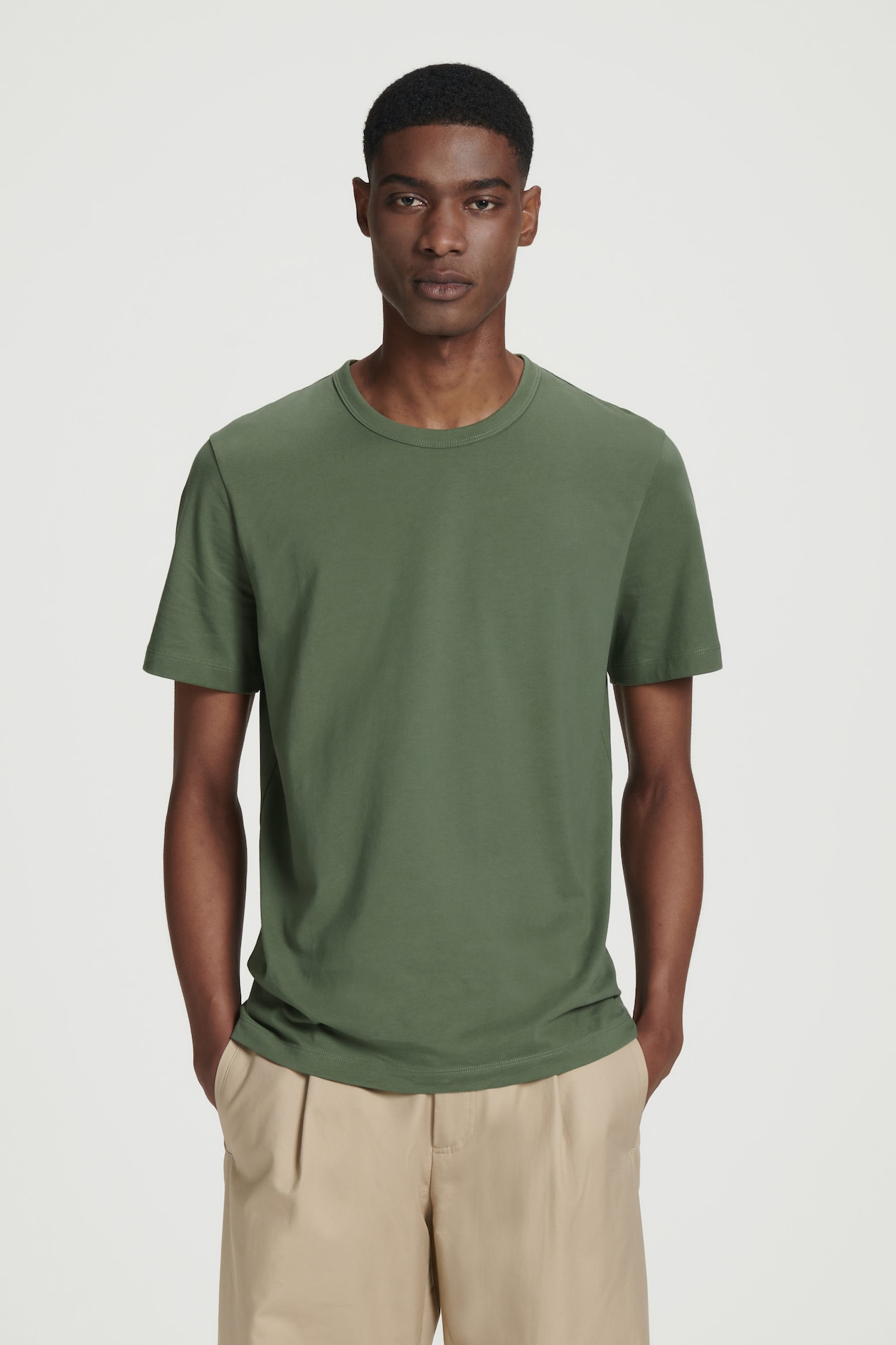 

Футболка из матового хлопка – regular fit COS, хаки