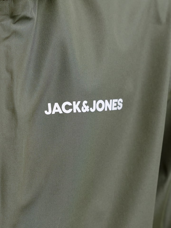 JACK & JONES Junior Водонепроницаемая куртка-дождевик JJEFLYNN пыльно-оливкового цвета — фото 3