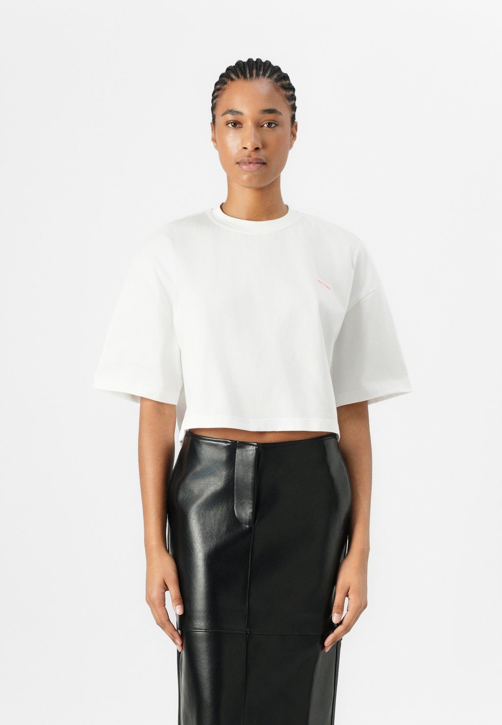 

Базовая футболка FASHION CROP TEE Calvin Klein, белый