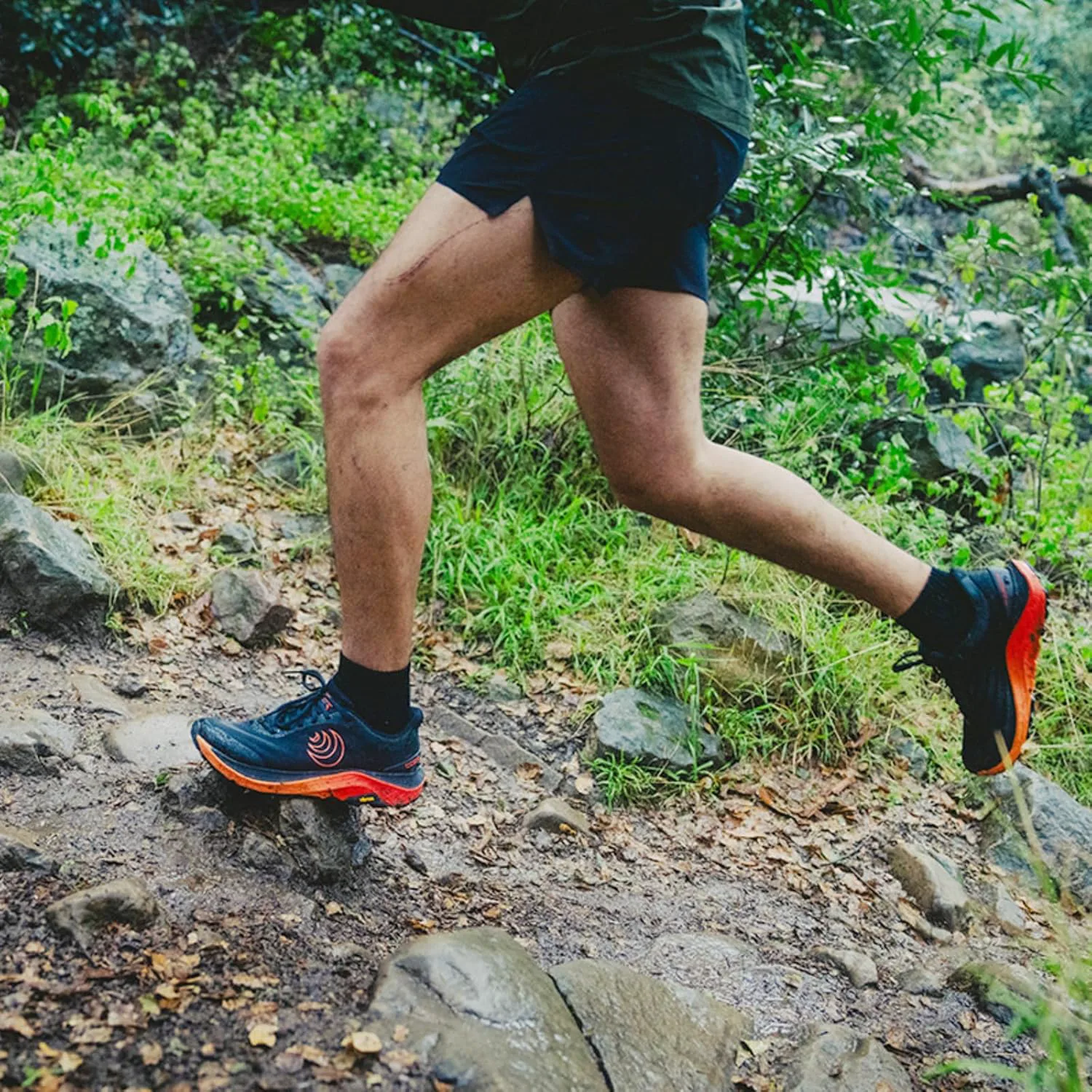 Мужские кроссовки Topo Athletic Ultraventure 4 с комфортной амортизацией, прочные, с перепадом пятки 5 мм для трейлового бега, спортивная обувь для бега по пересеченной местности, черный/красный — фото 4