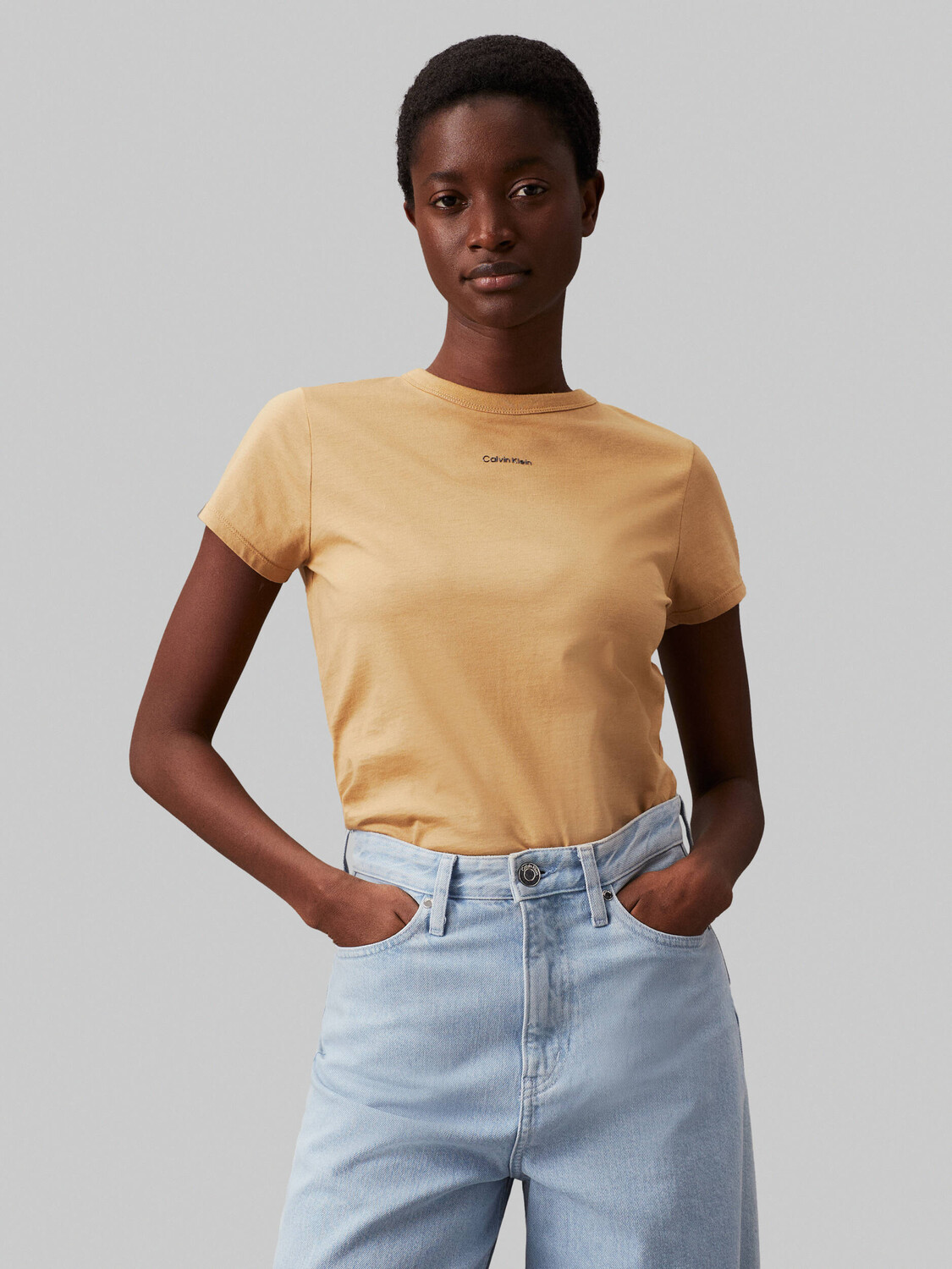 

Футболка Calvin Klein Slim Fit, бежевый
