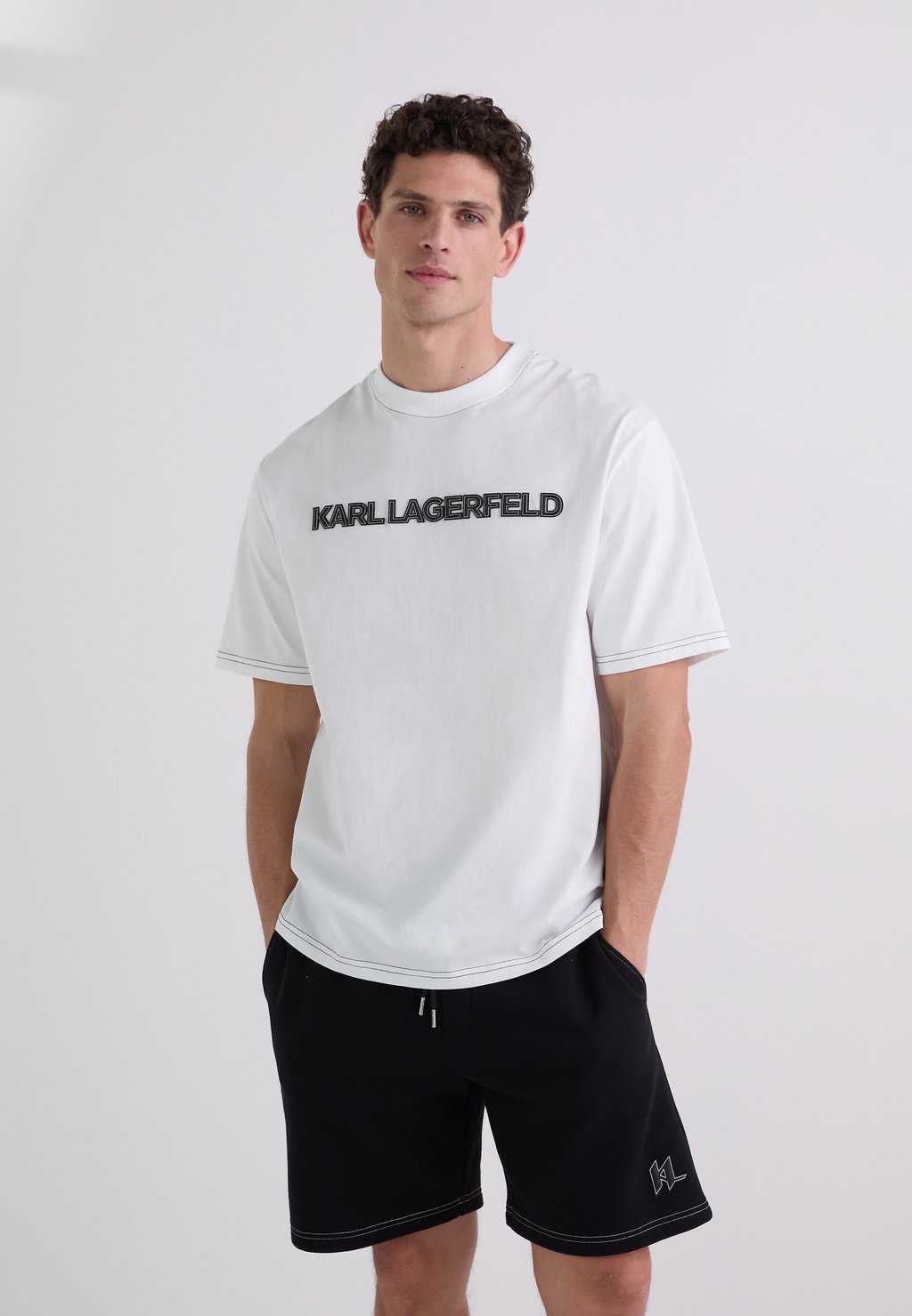 

Футболка с принтом CONTRAST STITCH KARL LAGERFELD, белый