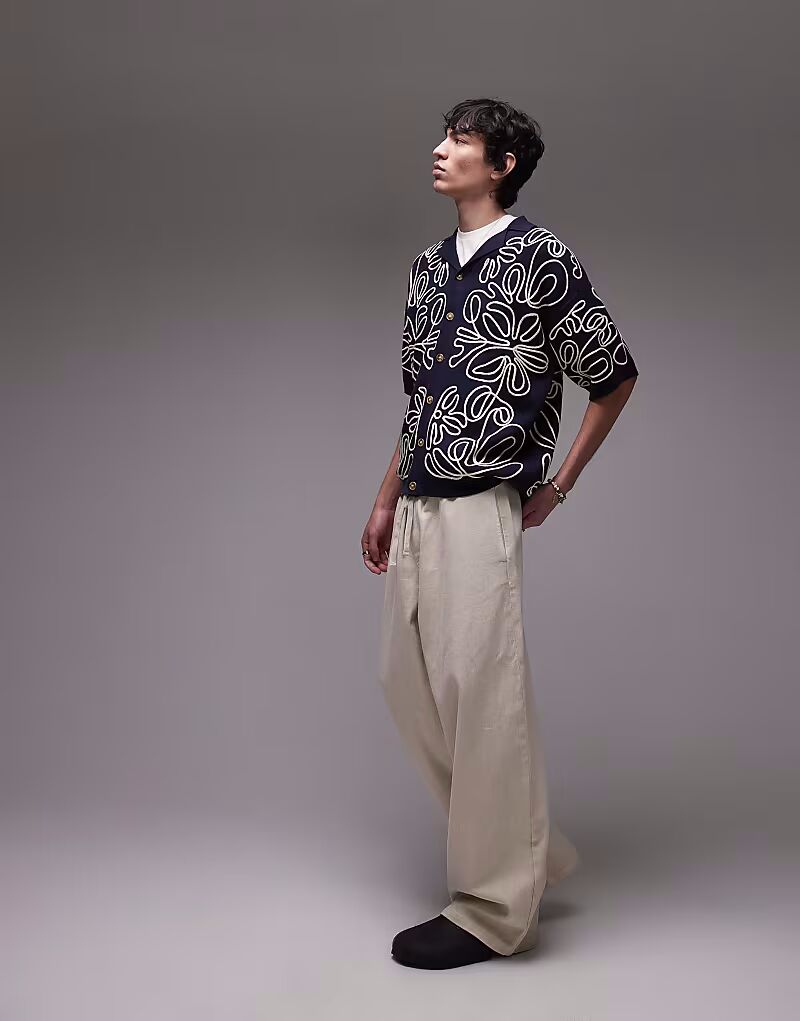 

Свободная рубашка Topman с плотной вышивкой и цветочным принтом в темно-синем и кремовом цветах