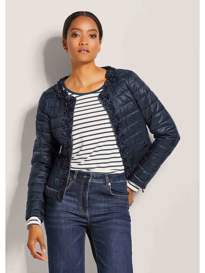 

MADELEINE Стеганая стеганая куртка с цветочным декором темно-синего цвета