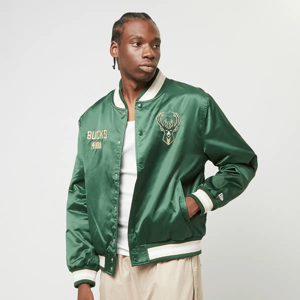 

Куртка New Era Milwaukee Bucks NBA Satin Bomberjacke, зеленый