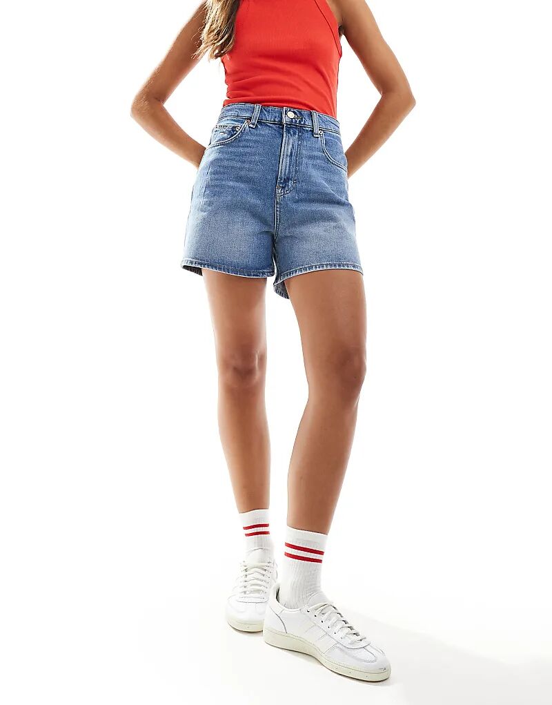 

Джинсовые шорты mom в среднем состоянии Tommy Jeans