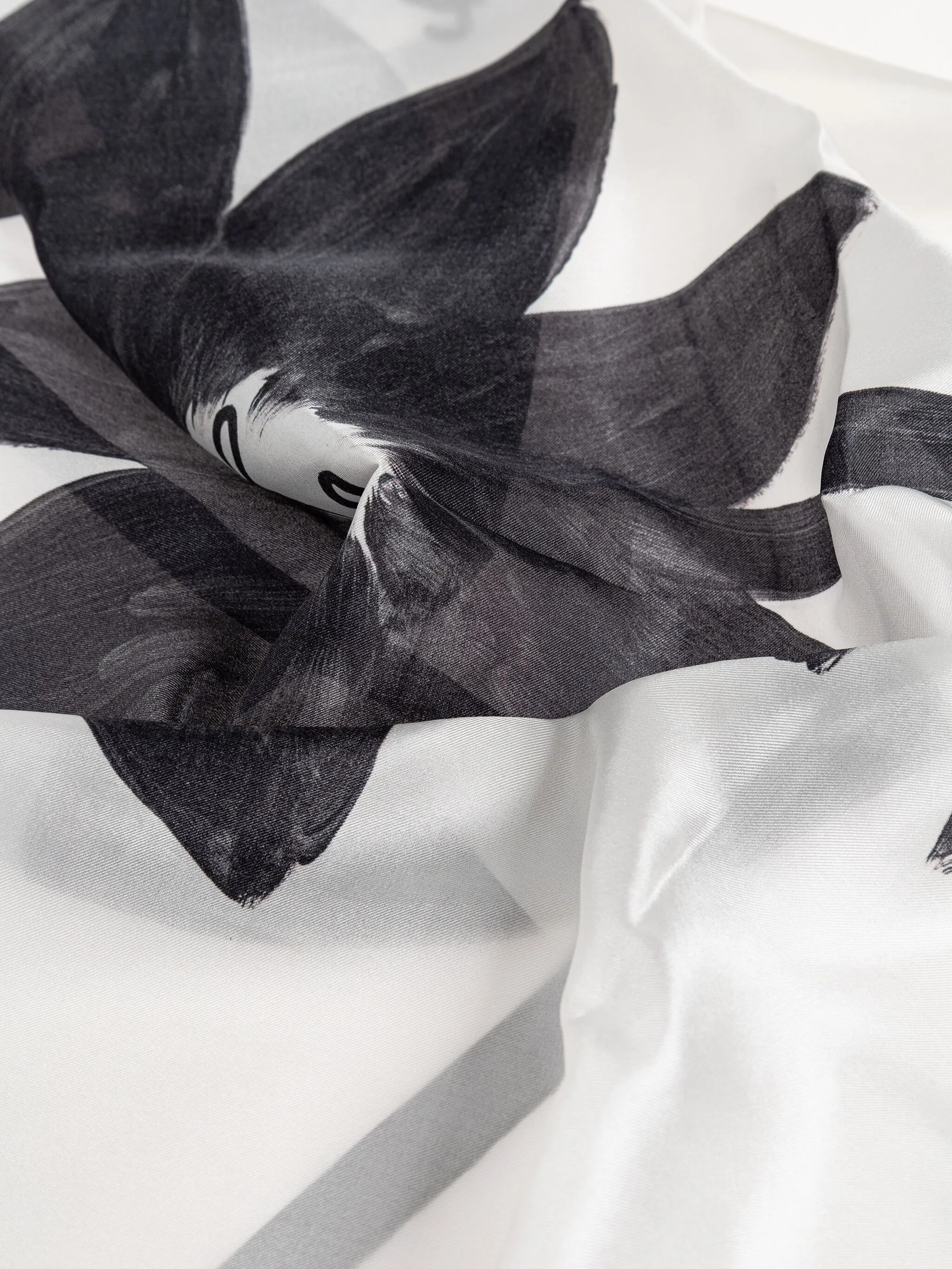 

Шарф Its Okay из коллаборации с David Shrigley Marc Jacobs, белый