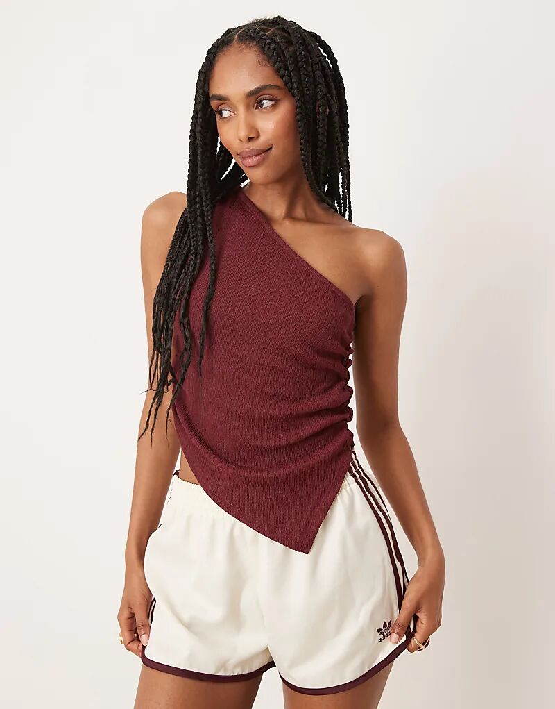 

Текстурированный топ на одно плечо со сборками от ASOS DESIGN бордового цвета