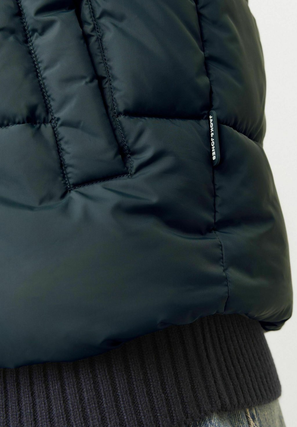 

Жилет Jack & Jones, темно-зеленый
