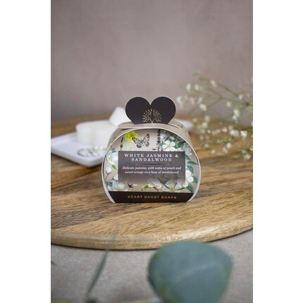 The English Soap Company Упакованные гостевые мыла Увлажняющее мыло в форме сердца с маслом ши и сандалом 3 x 20 г Белый жасмин и сандал — упаковка из 3 шт. — фото 3