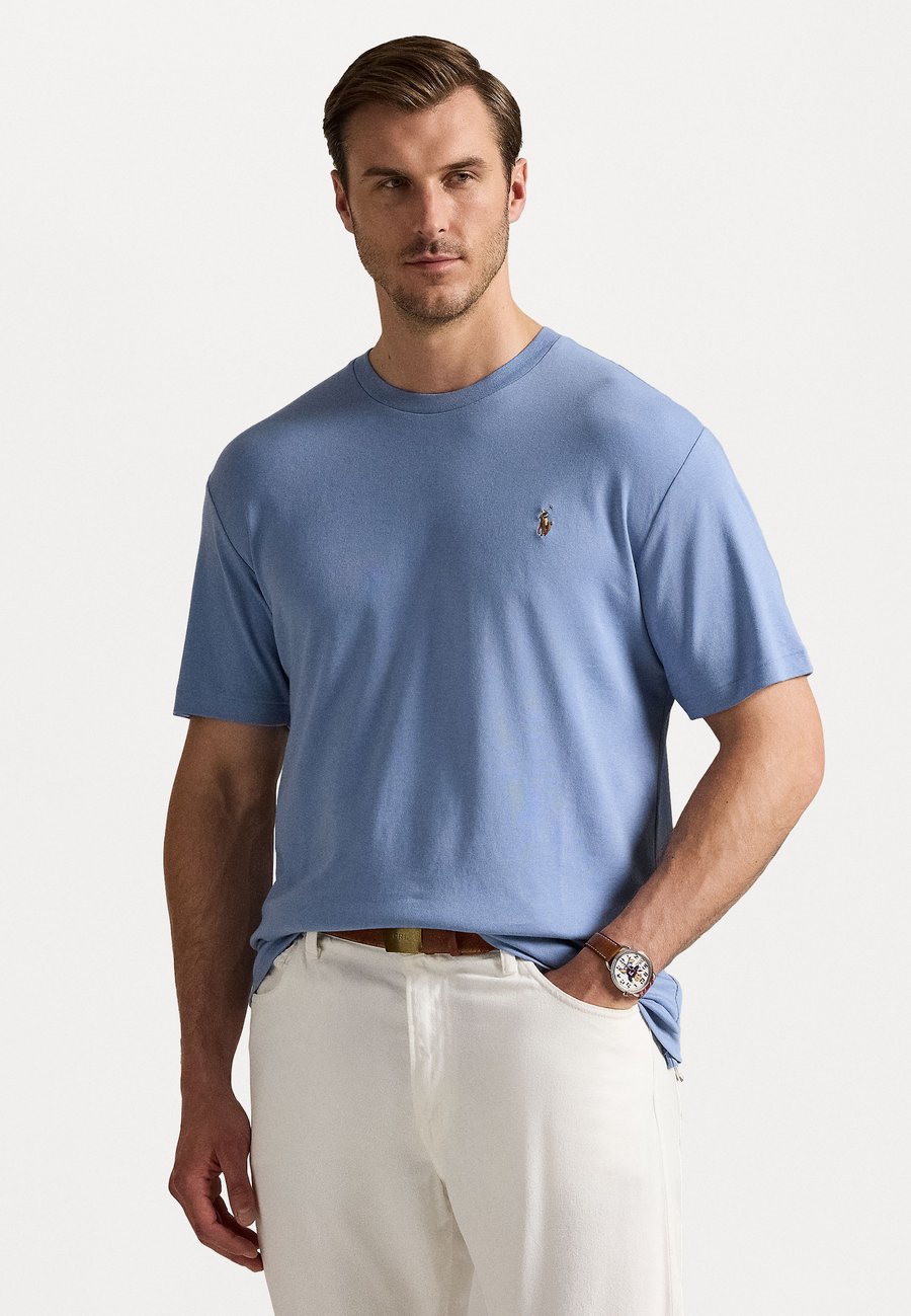 

Футболка Polo Ralph Lauren Big & Tall SOFT COTTON CREWNECK T-SHIRT, Channel Blue/Blue, Синий, Футболка Polo Ralph Lauren Big & Tall SOFT COTTON CREWNECK T-SHIRT, Channel Blue/Blue