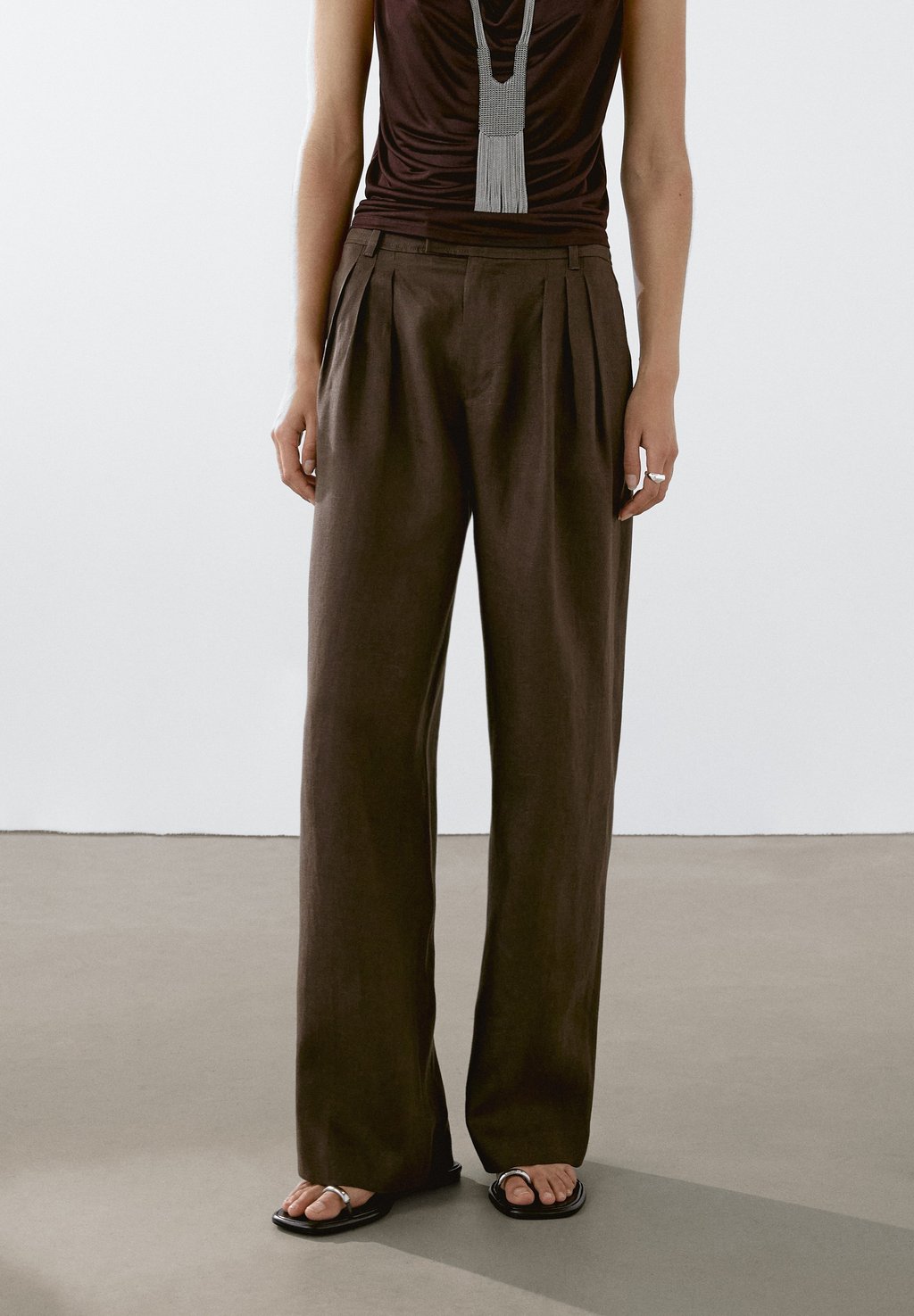 

Брюки TRIPLE DARTED Massimo Dutti, цвет Mottled Dark Brown