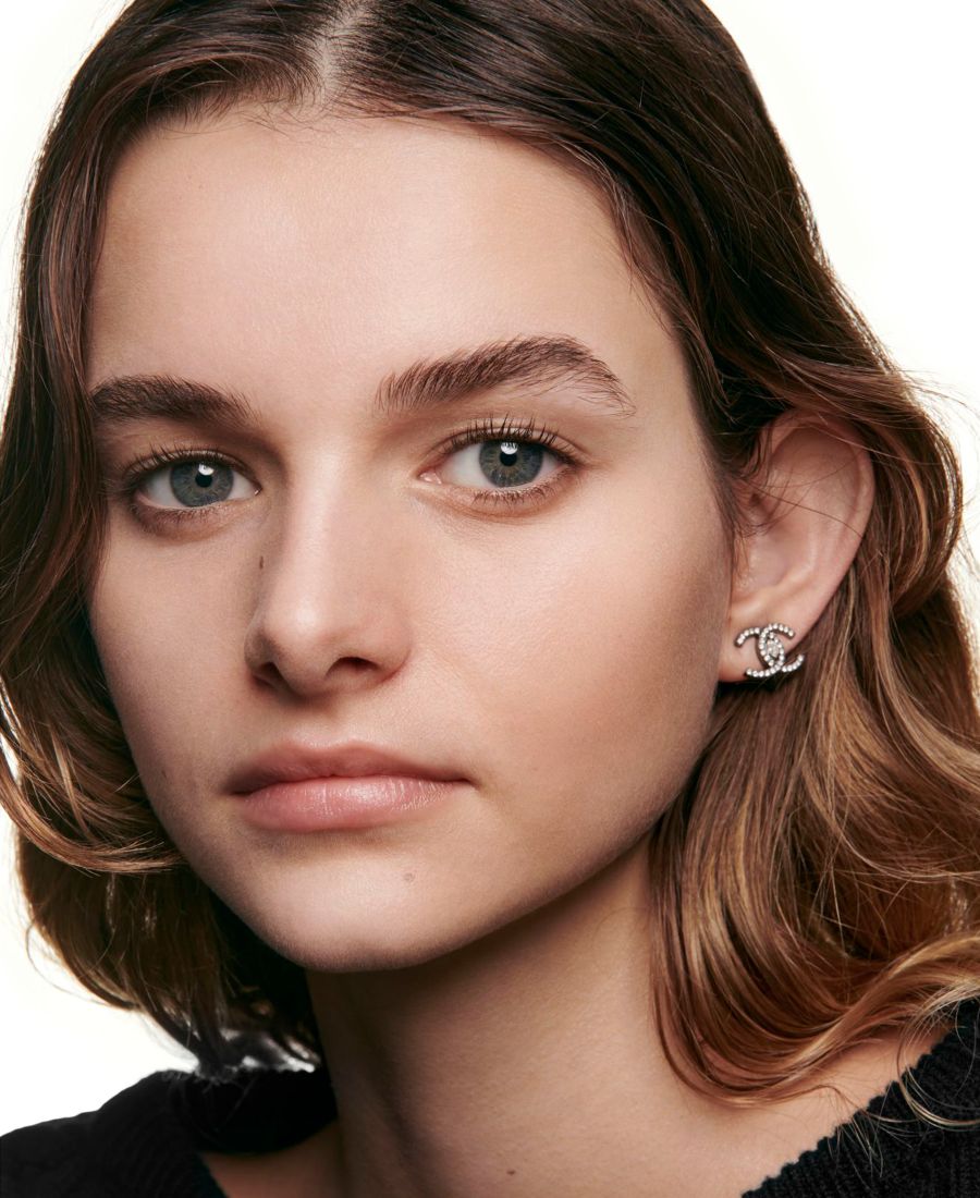 Освещает - Увлажняет - Защищает CHANEL, цвет b20 — фото 3