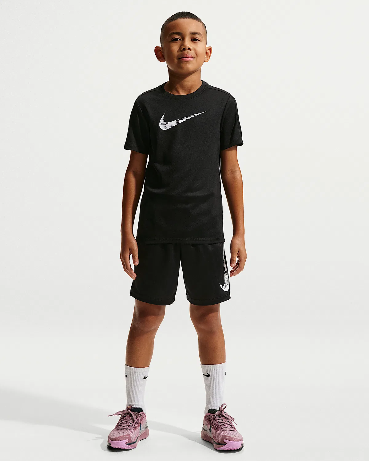 Детская (мальчиковая) футболка Dri-FIT с коротким рукавом Nike Trophy23, Black/Black/White — фото 4