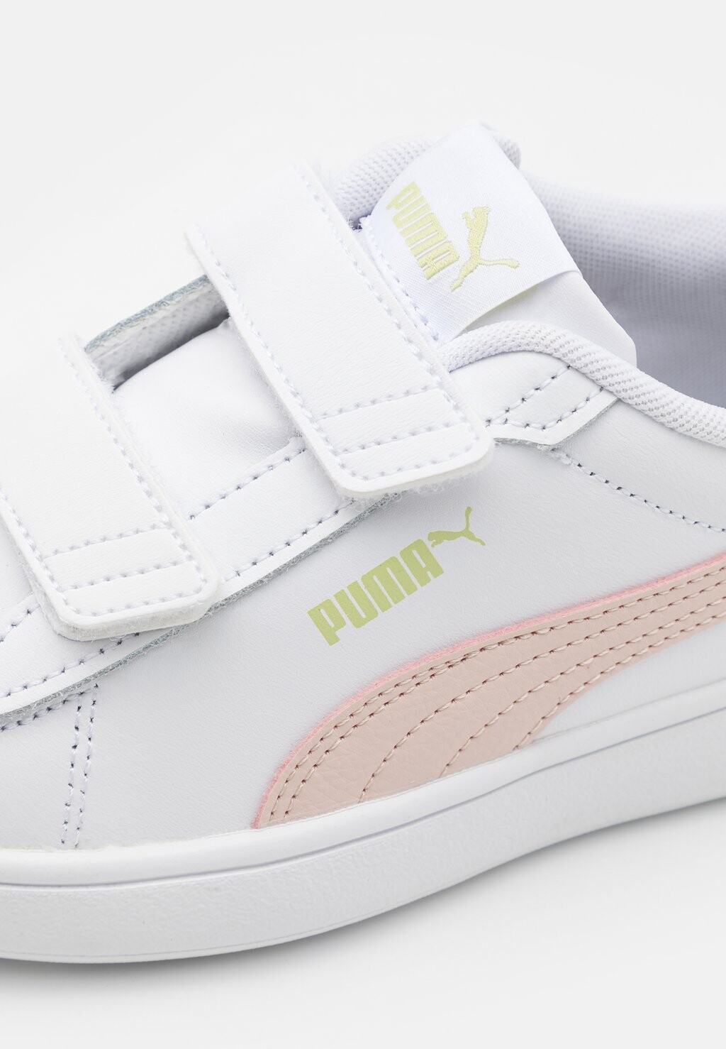 

Кроссовки на шнуровке SMASH 3.0 UNISEX Puma, белый