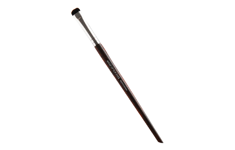 

Маленькая кисть для теней с изогнутой формой мягкая щетина #210 MAKE UP FOR EVER