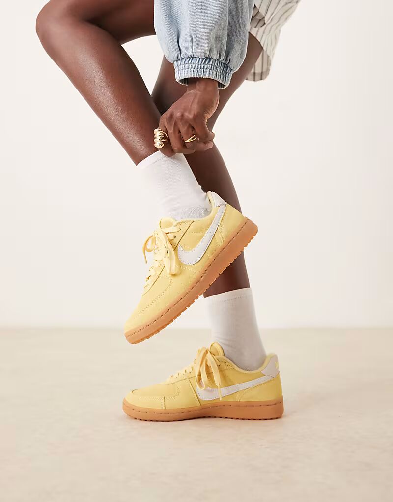 Кроссовки Nike Field General желто-белого цвета