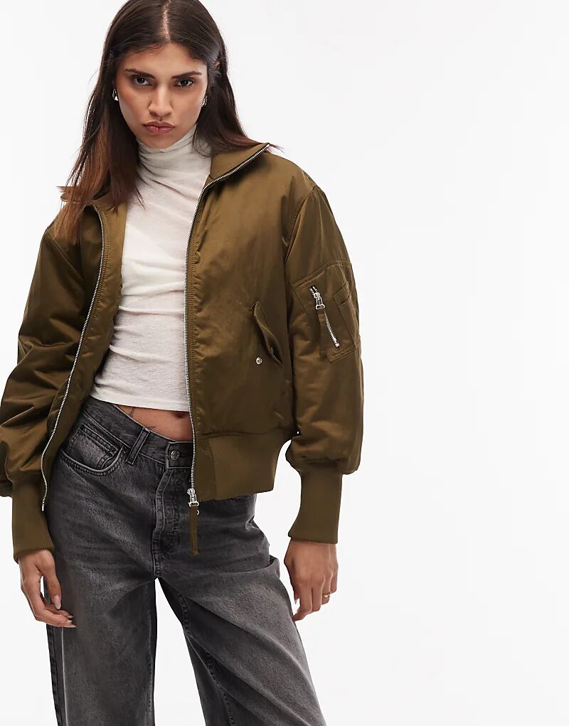 

Спортивная куртка-бомбер ARKET из нейлона с воротником-стойкой цвета хаки