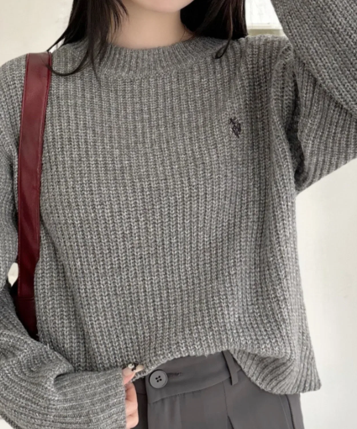 Свитер U.S. POLO ASSN с объёмным рукавом и блёстками, серый